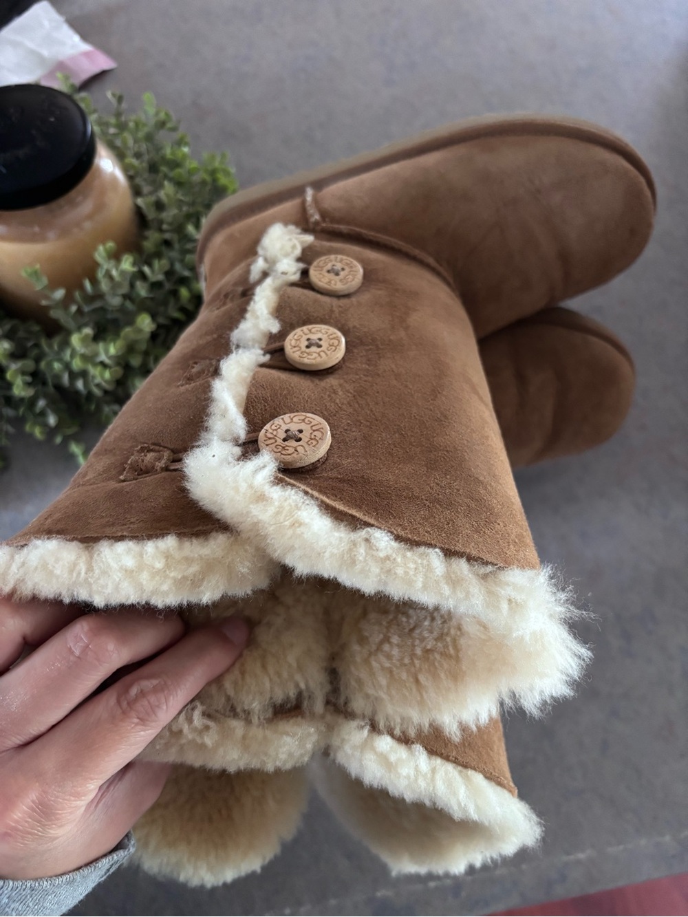 UGG Chestnut Suede Button-Side - Girls 4 - Picture 2 of 2